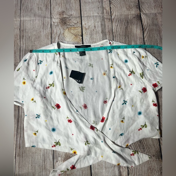 FOREVER 21 Tie Crop Top - Picture 2 of 8